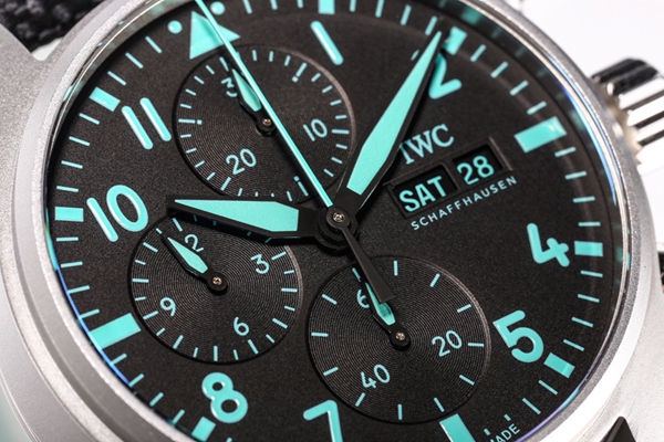 アイ・ダブリュー・シー細部ディテール